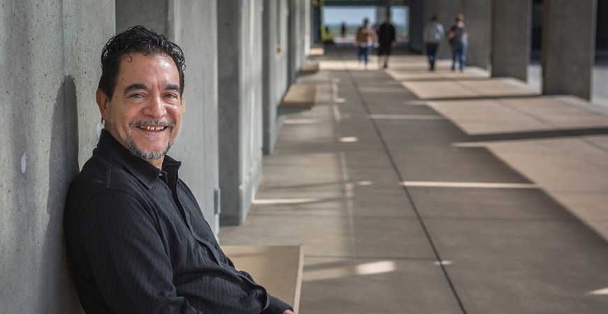Arturo Arias leaning against a wall
